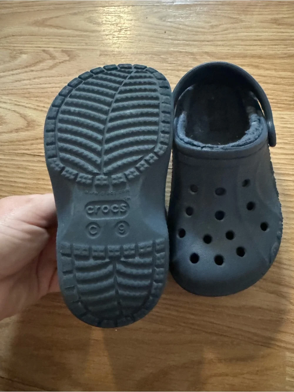 navy blue CROCS c9